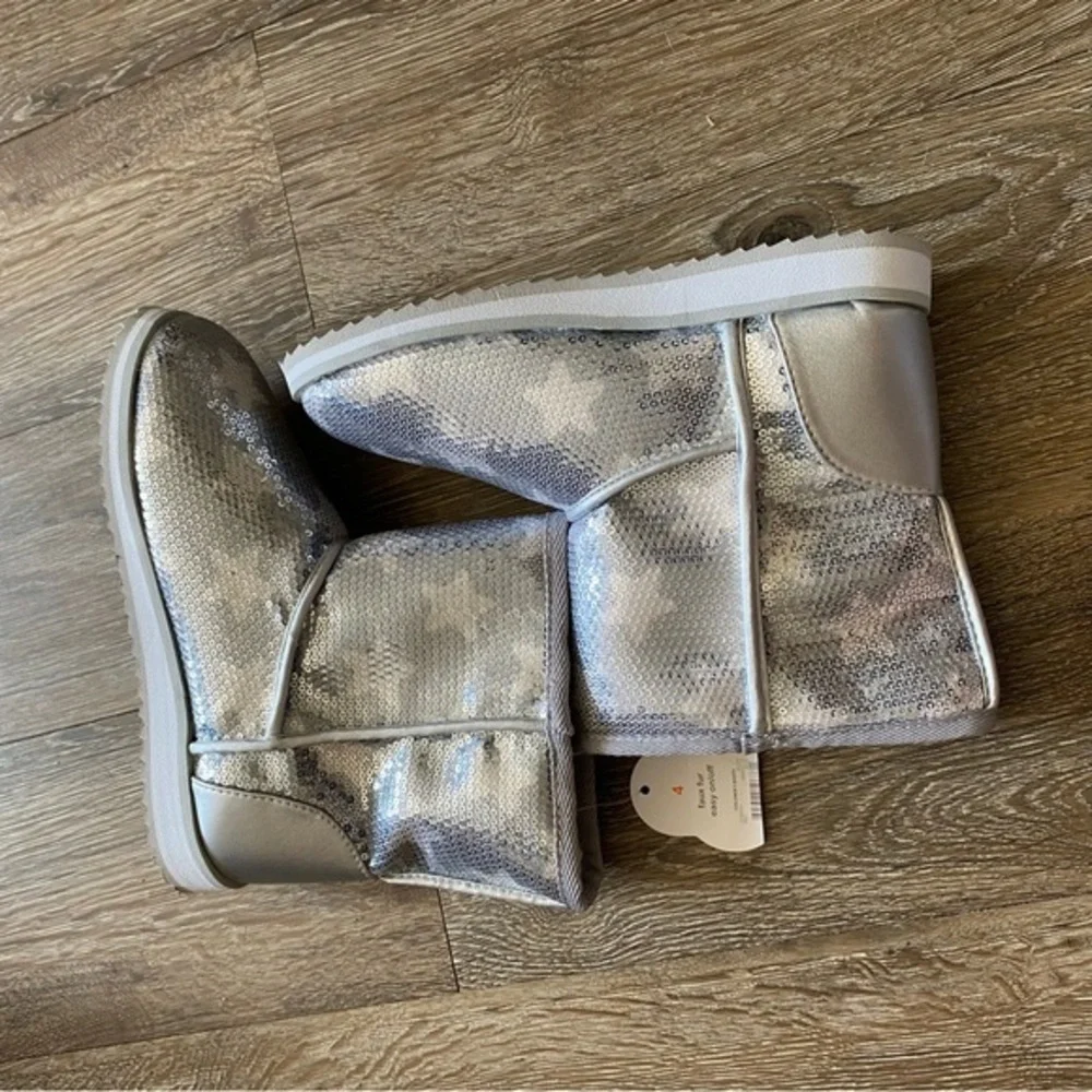 Wonder Nation Boots Big‎ Girls Size 4 Faux Fur Easy On/Off Silver New